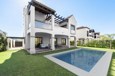 Villas jumelées avec vue sur le golf et les montagnes, Estepona