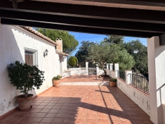 Landhuis Comares € 425.000,-
