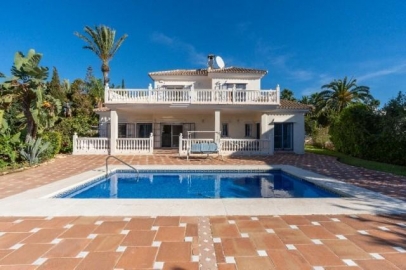 Villa in mediterrane stijl op slechts 250 meter van het strand, Marbesa